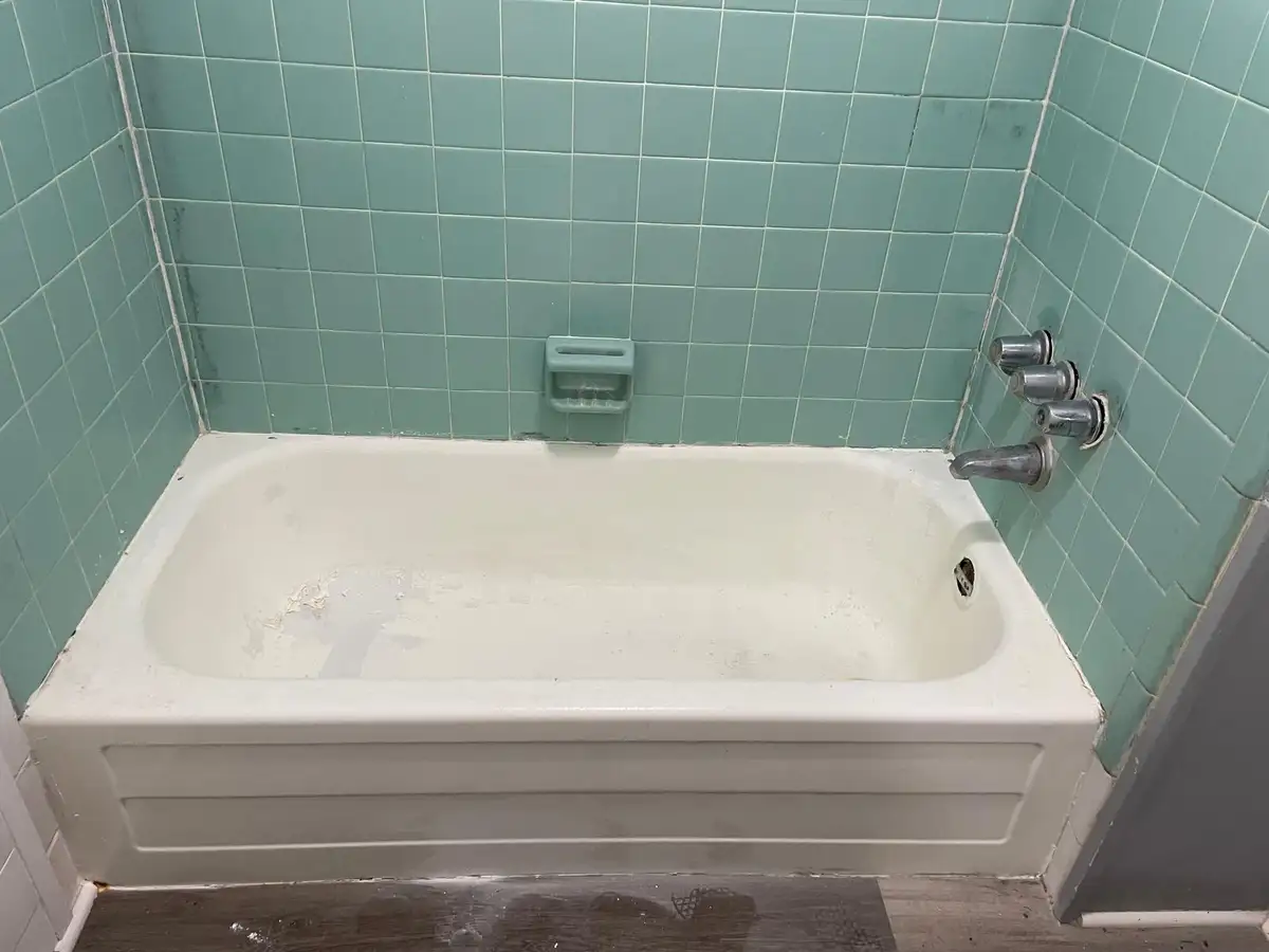Bathtub before reglazing